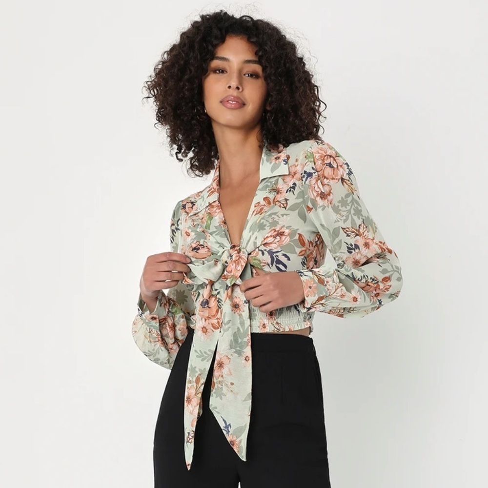 Lulu’s Precisely Perfect Sage Green Floral Tie Front Long Sleeve Top size Large